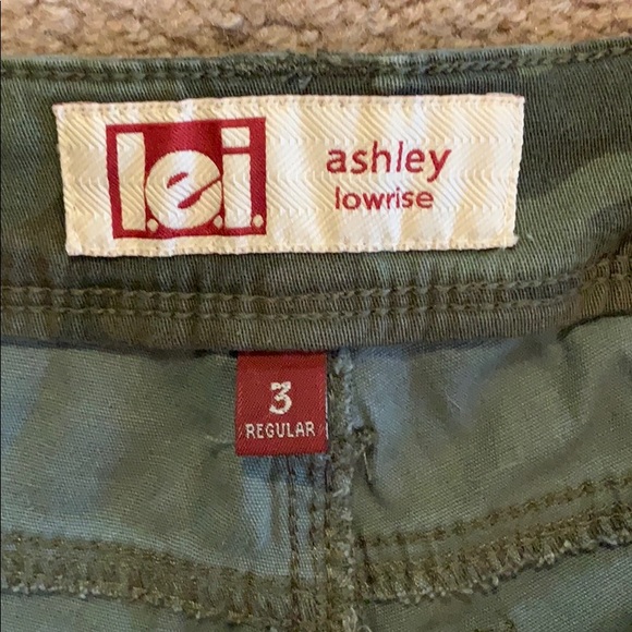 L.E.I. Ashley Low Rise camo shorts sz 3 - Picture 3 of 4